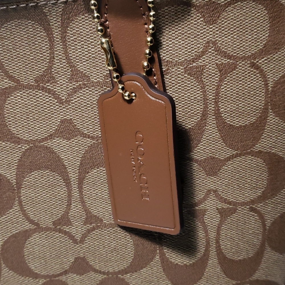 Designer Handbag - Picture 4 of 11